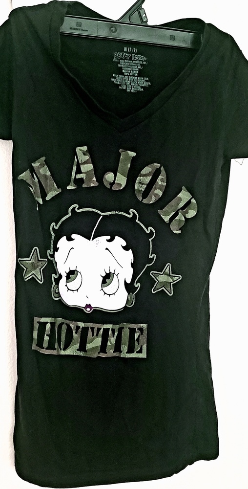 New T shirt never worn, in great shape